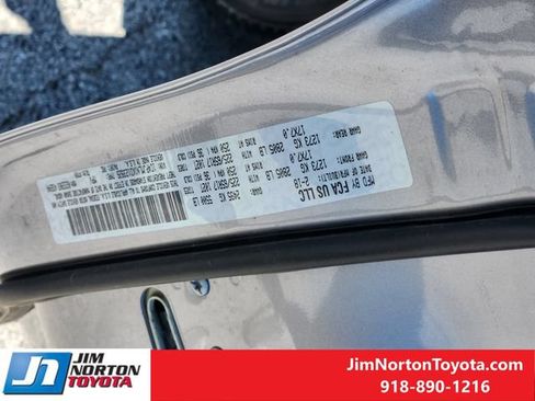 Used 2019 Jeep Cherokee Latitude Plus AWD/4WD image 32