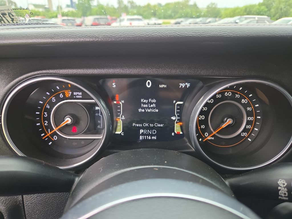 Used 2018 Jeep Wrangler Unlimited Sahara w/ Cold Weather Group AWD/4WD image 14