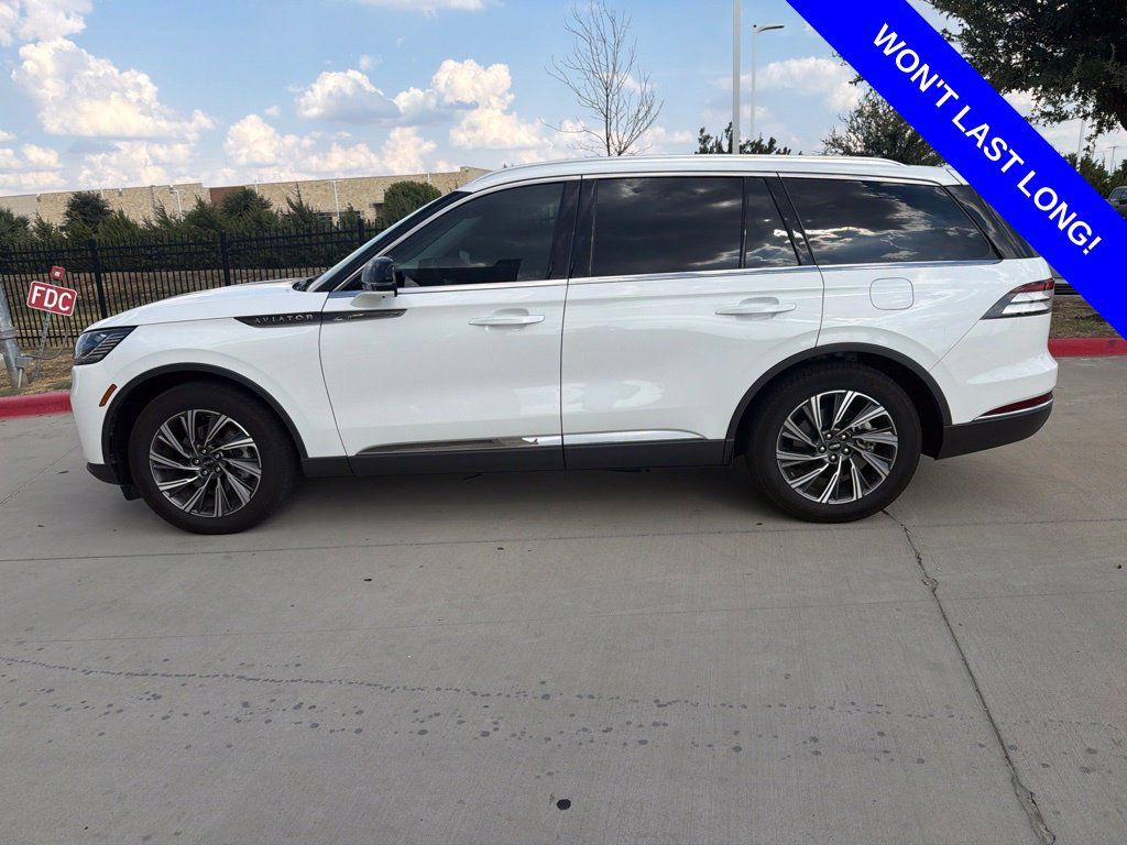 Used 2026 Lincoln Aviator 2WD image 2
