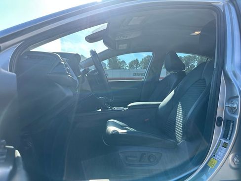 Used 2023 Toyota Camry SE w/ Convenience Package image 10