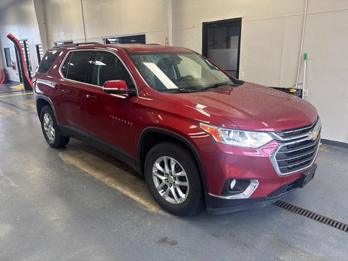 Used 2020 Chevrolet Traverse LT FWD image 1