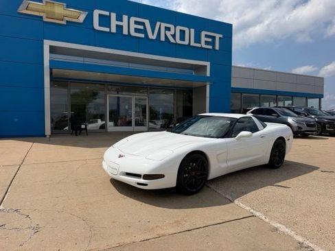 Used 2004 Chevrolet Corvette Coupe RWD image 1