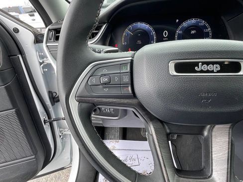Used 2023 Jeep Grand Cherokee Limited AWD/4WD image 15