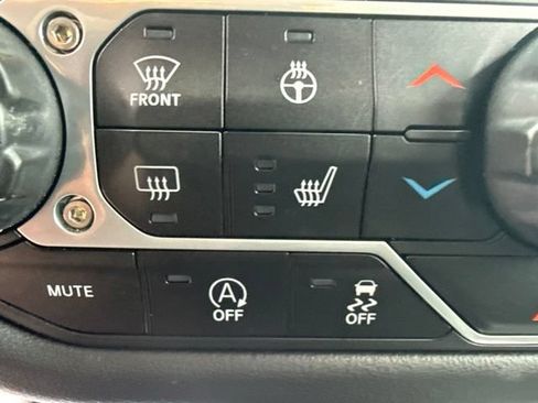 Used 2025 Jeep Wrangler Unlimited Sahara AWD/4WD image 17