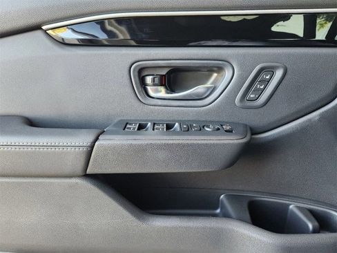 New 2025 Honda Pilot Touring image 8