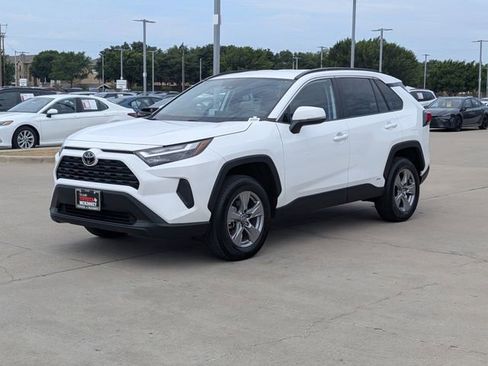 Used 2025 Toyota RAV4 XLE AWD/4WD image 10
