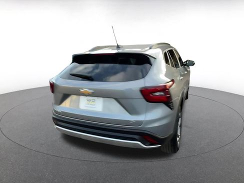 Used 2025 Chevrolet Trax LT image 12