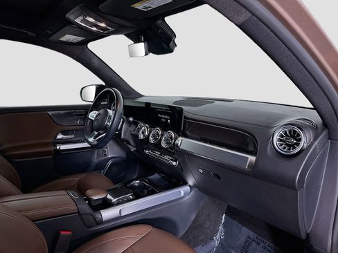 Used 2022 Mercedes-Benz GLB 250 image 32