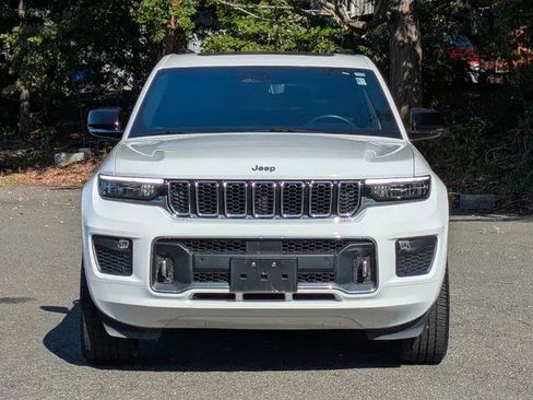 Certified 2022 Jeep Grand Cherokee L Overland w/ Luxury Tech Group IV AWD/4WD image 8