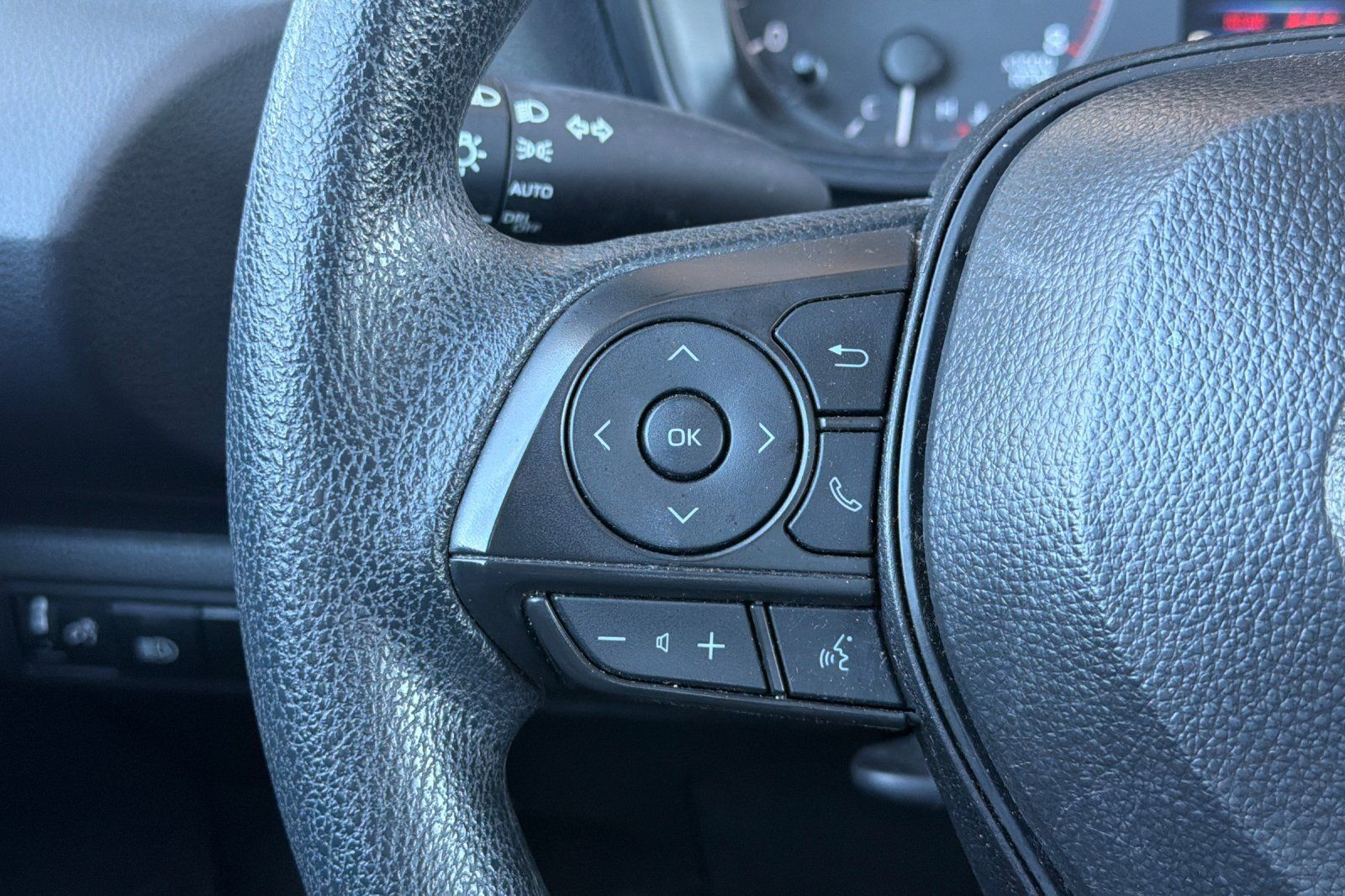 Used 2025 Toyota Corolla LE FWD image 28
