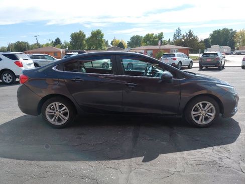 Used 2017 Chevrolet Cruze LT w/ Convenience Package image 5