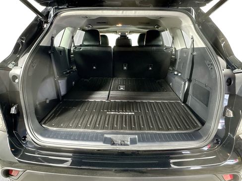 Used 2023 Toyota Highlander XLE AWD/4WD image 24