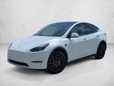 Used 2024 Tesla Model Y Long Range AWD/4WD image 1