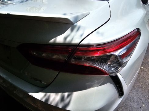 Used 2020 Toyota Camry XSE FWD image 8
