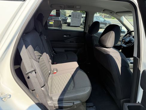 Used 2022 Nissan Pathfinder SV image 21