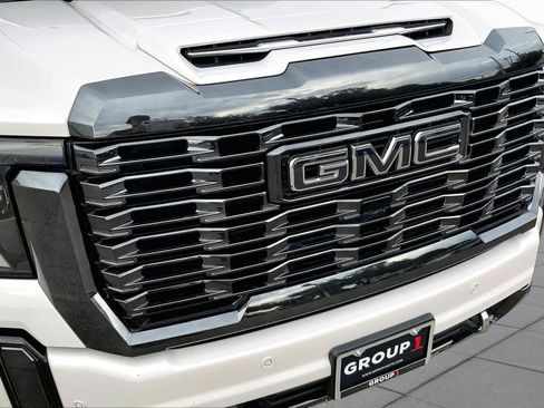 Used 2024 GMC Sierra 2500 Denali Ultimate AWD/4WD image 30