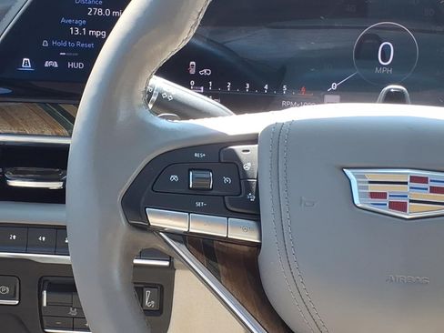Certified 2022 Cadillac Escalade ESV Premium Luxury Platinum AWD/4WD image 10