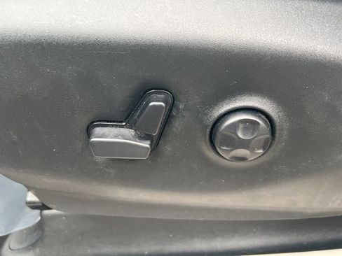 Used 2017 Chrysler Pacifica Touring-L image 5