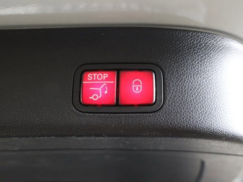 Used 2018 Mercedes-Benz GLS 450 4MATIC image 26