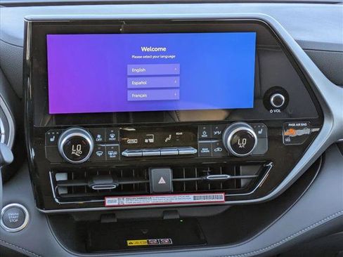 New 2025 Toyota Highlander LE image 12