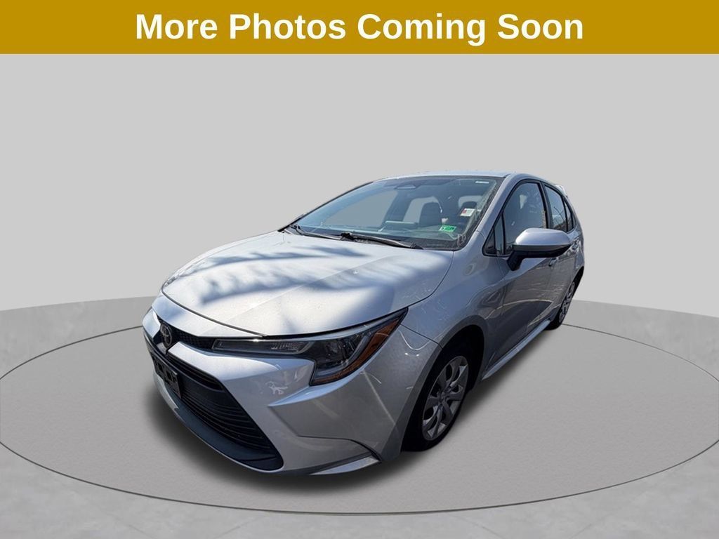 Used 2024 Toyota Corolla LE FWD image 2