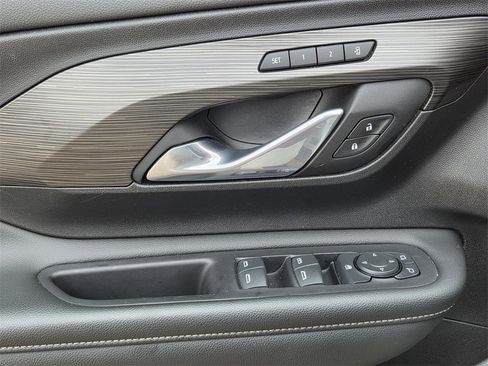 Used 2024 GMC Terrain SLT image 18