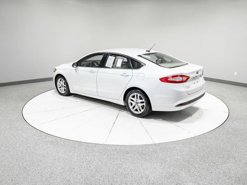 Used 2016 Ford Fusion SE FWD image 26