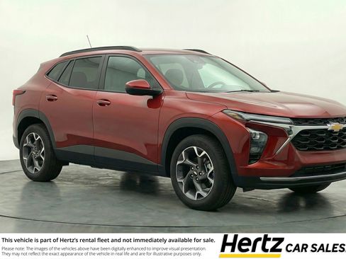 Used 2025 Chevrolet Trax LT image 1