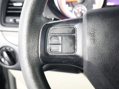 Used 2018 Dodge Grand Caravan SE FWD image 32