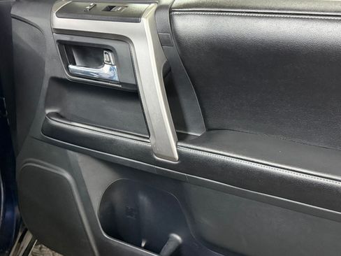Used 2015 Toyota 4Runner SR5 AWD/4WD image 15