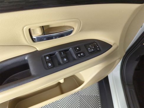 Used 2016 Mitsubishi Outlander SEL image 19