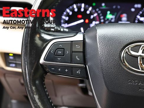 Used 2021 Toyota Highlander XLE AWD/4WD image 15
