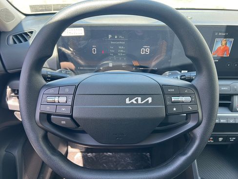 New 2025 Kia K4 LXS image 19