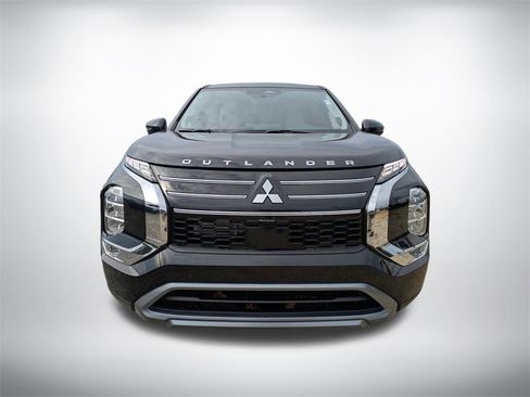 New 2026 Mitsubishi Outlander SE image 8
