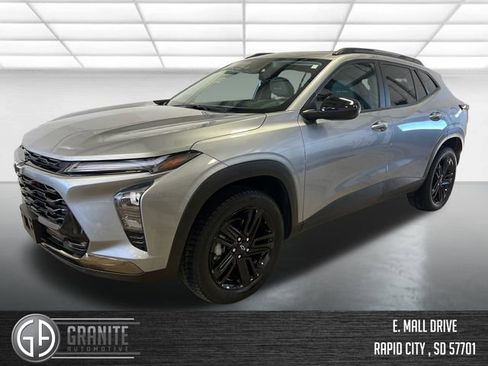 Used 2025 Chevrolet Trax ACTIV w/ Sunroof Package image 1