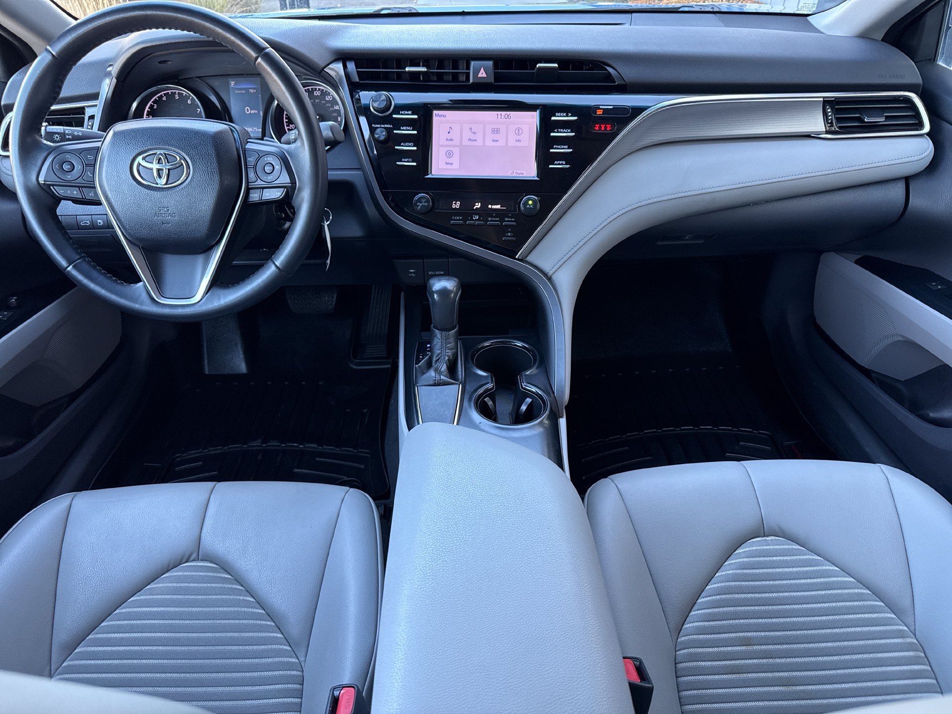 Used 2018 Toyota Camry SE FWD image 14
