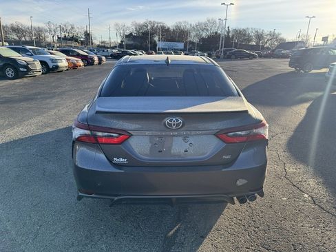 Used 2023 Toyota Camry SE image 6