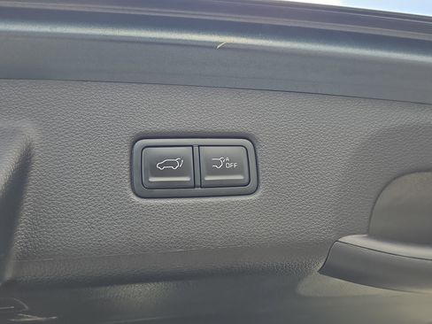 Used 2023 Kia Carnival EX FWD image 11