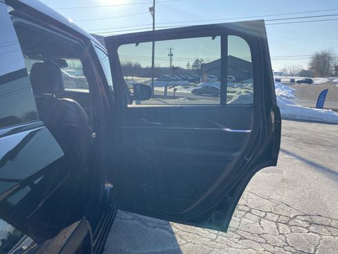 Used 2024 Jeep Grand Cherokee L Limited w/ Luxury Tech Group II image 31