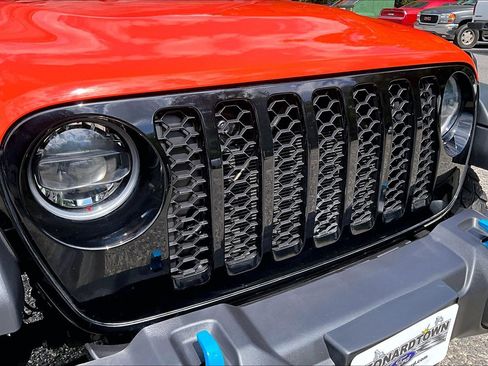 Used 2023 Jeep Wrangler Unlimited w/ Cold Weather Group AWD/4WD image 29