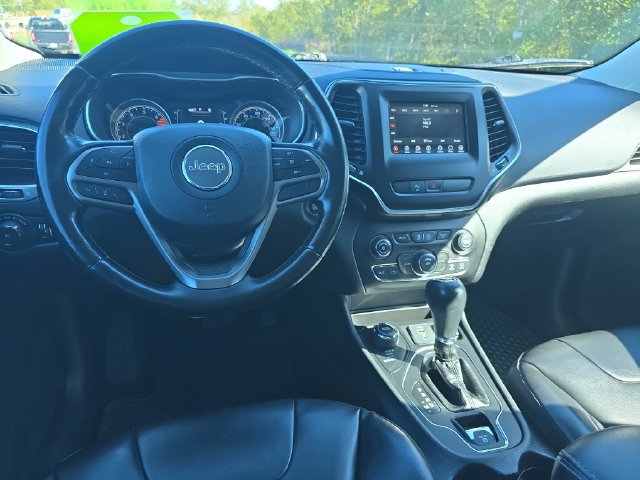 Used 2020 Jeep Cherokee Latitude Plus w/ Cold Weather Group AWD/4WD image 21