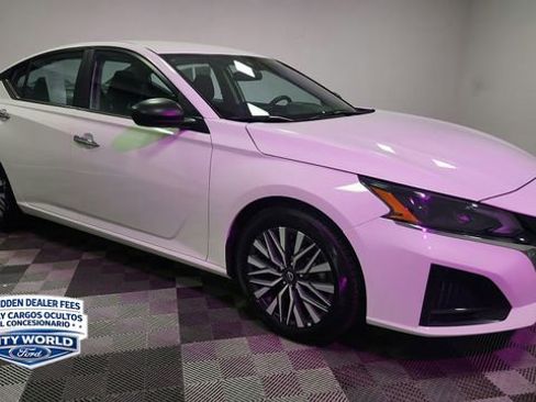 Used 2025 Nissan Altima 2.5 SV FWD image 8