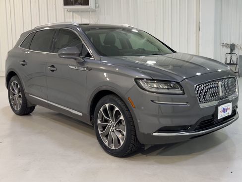 Used 2022 Lincoln Nautilus Reserve image 3