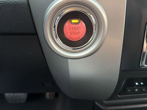 Used 2018 Nissan Titan SV image 10