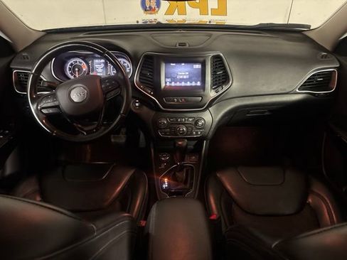 Used 2019 Jeep Cherokee Latitude Plus AWD/4WD image 18