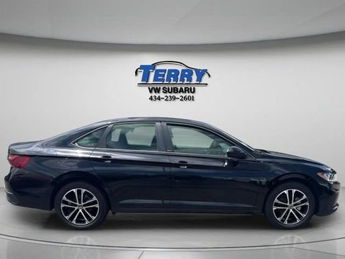 Used 2025 Volkswagen Jetta Sport FWD image 2