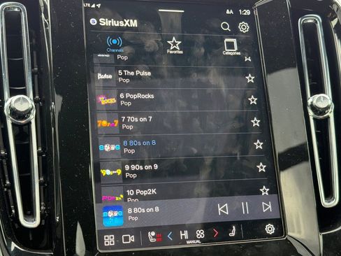 Used 2025 Volvo XC40 B5 Ultra w/ Climate Package image 18