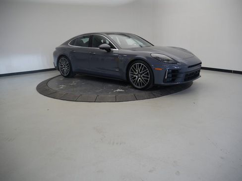 Certified 2025 Porsche Panamera image 9