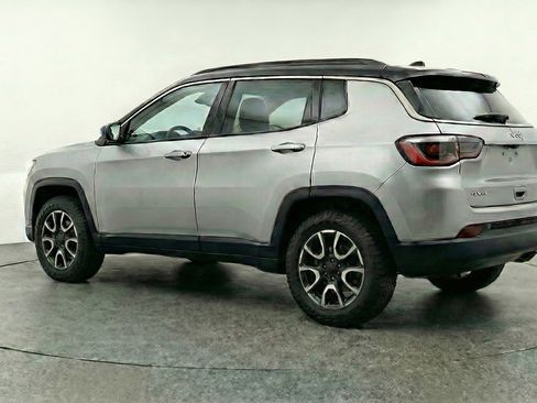 Used 2025 Jeep Compass Trailhawk AWD/4WD image 6