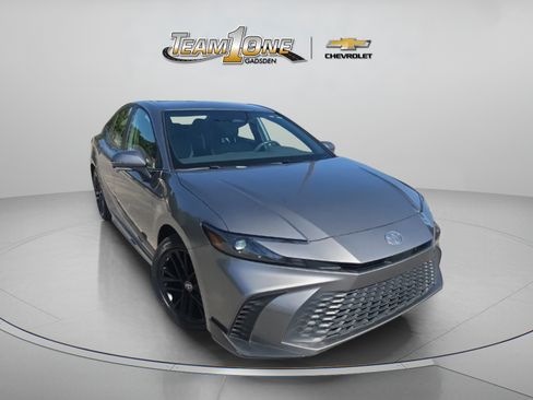 Used 2025 Toyota Camry SE FWD image 1